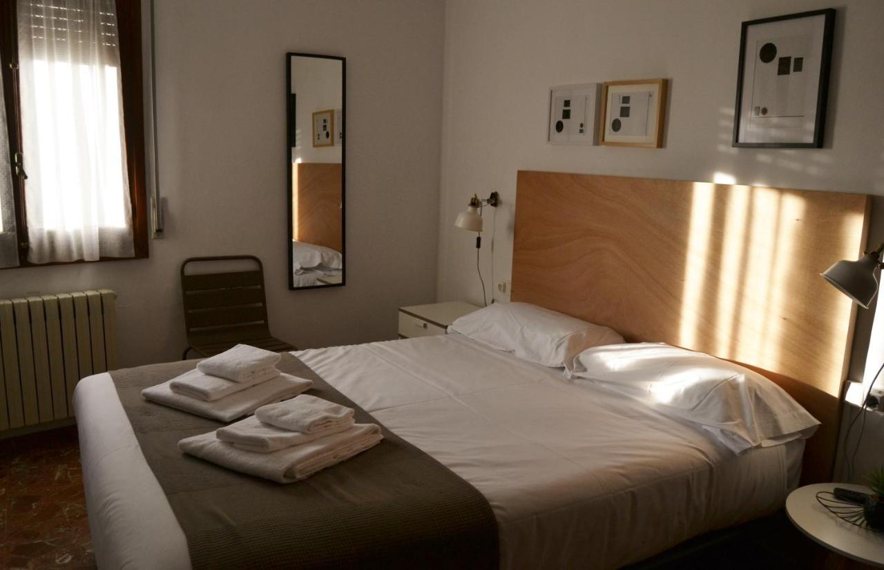 Tres Puentes Anguiano Apartamentos Y Hostal Buitenkant foto
