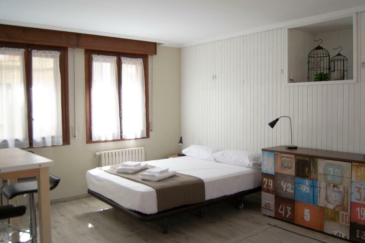 Tres Puentes Anguiano Apartamentos Y Hostal Buitenkant foto