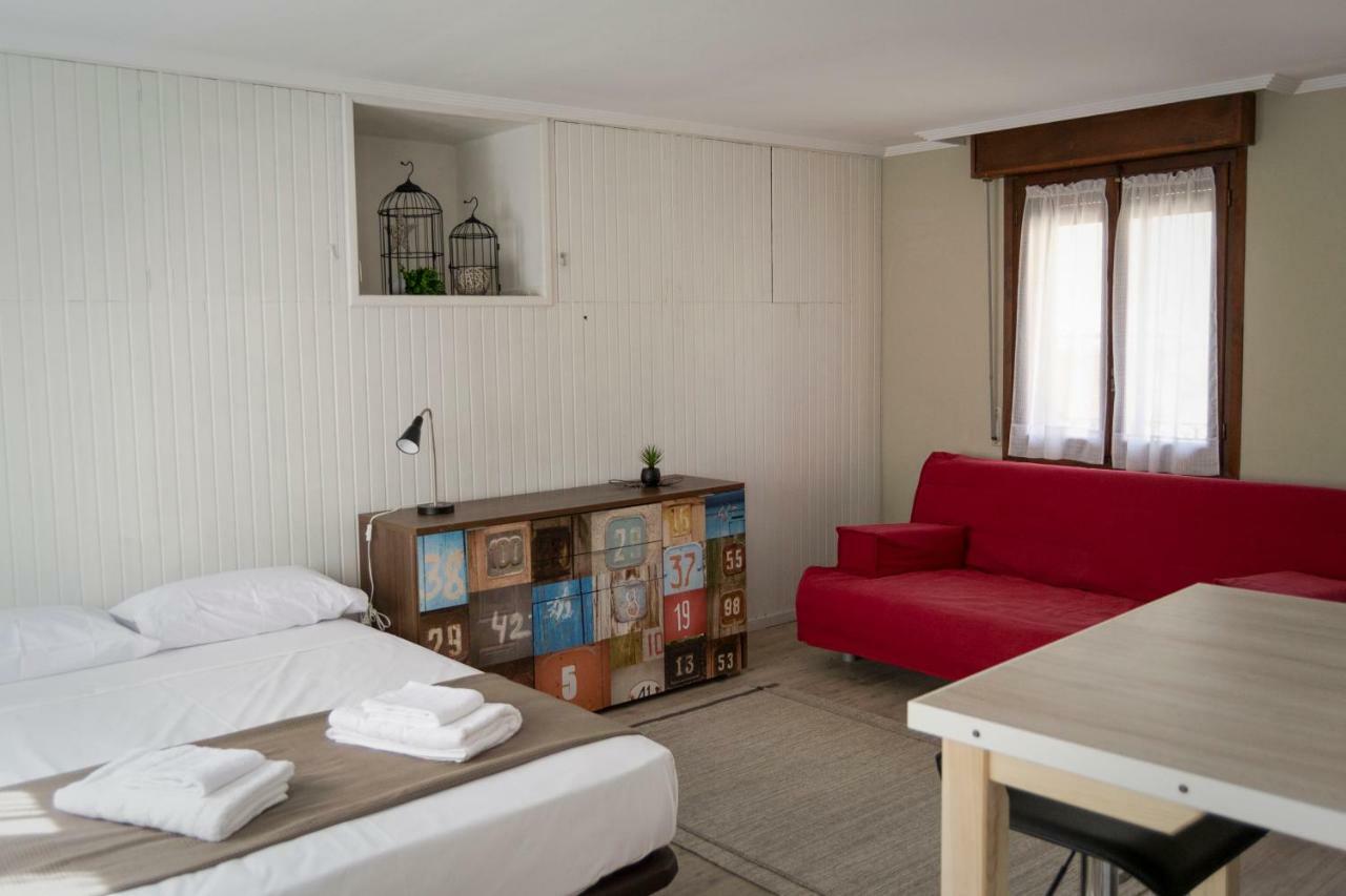 Tres Puentes Anguiano Apartamentos Y Hostal Buitenkant foto