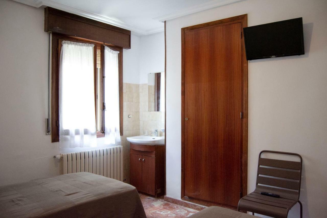 Tres Puentes Anguiano Apartamentos Y Hostal Buitenkant foto