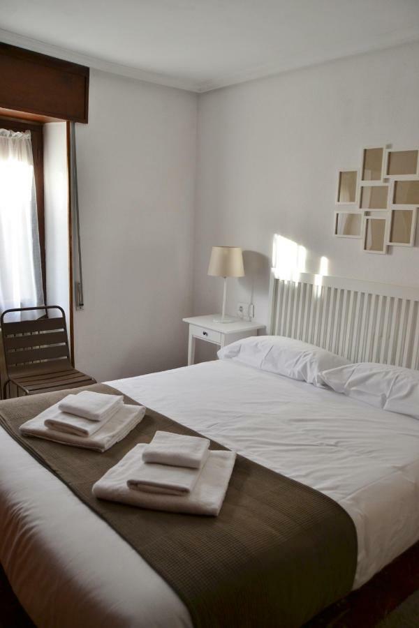 Tres Puentes Anguiano Apartamentos Y Hostal Buitenkant foto