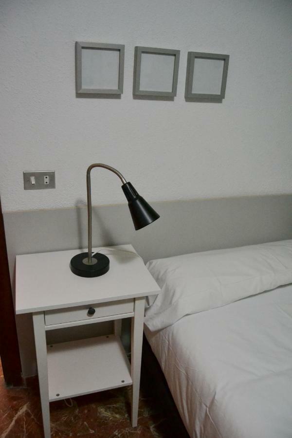 Tres Puentes Anguiano Apartamentos Y Hostal Buitenkant foto