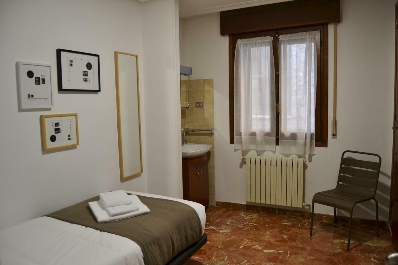 Tres Puentes Anguiano Apartamentos Y Hostal Buitenkant foto