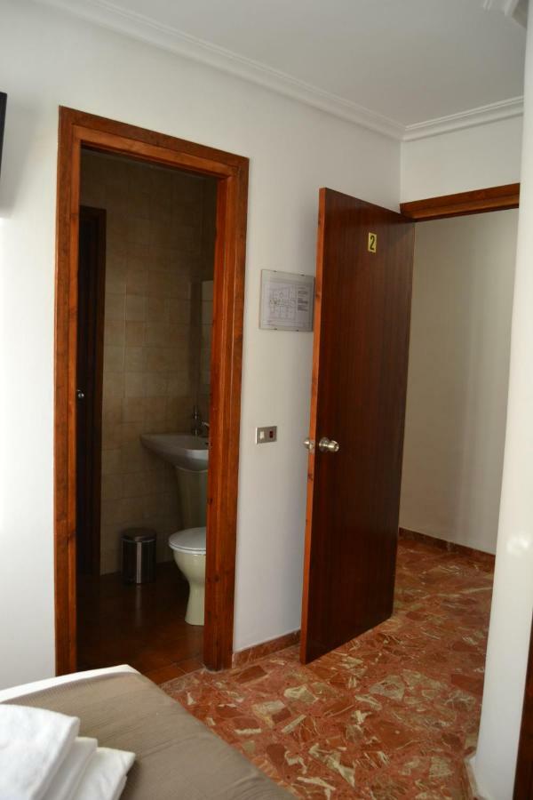 Tres Puentes Anguiano Apartamentos Y Hostal Buitenkant foto