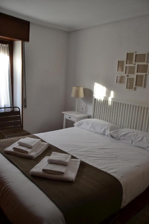 Tres Puentes Anguiano Apartamentos Y Hostal Buitenkant foto